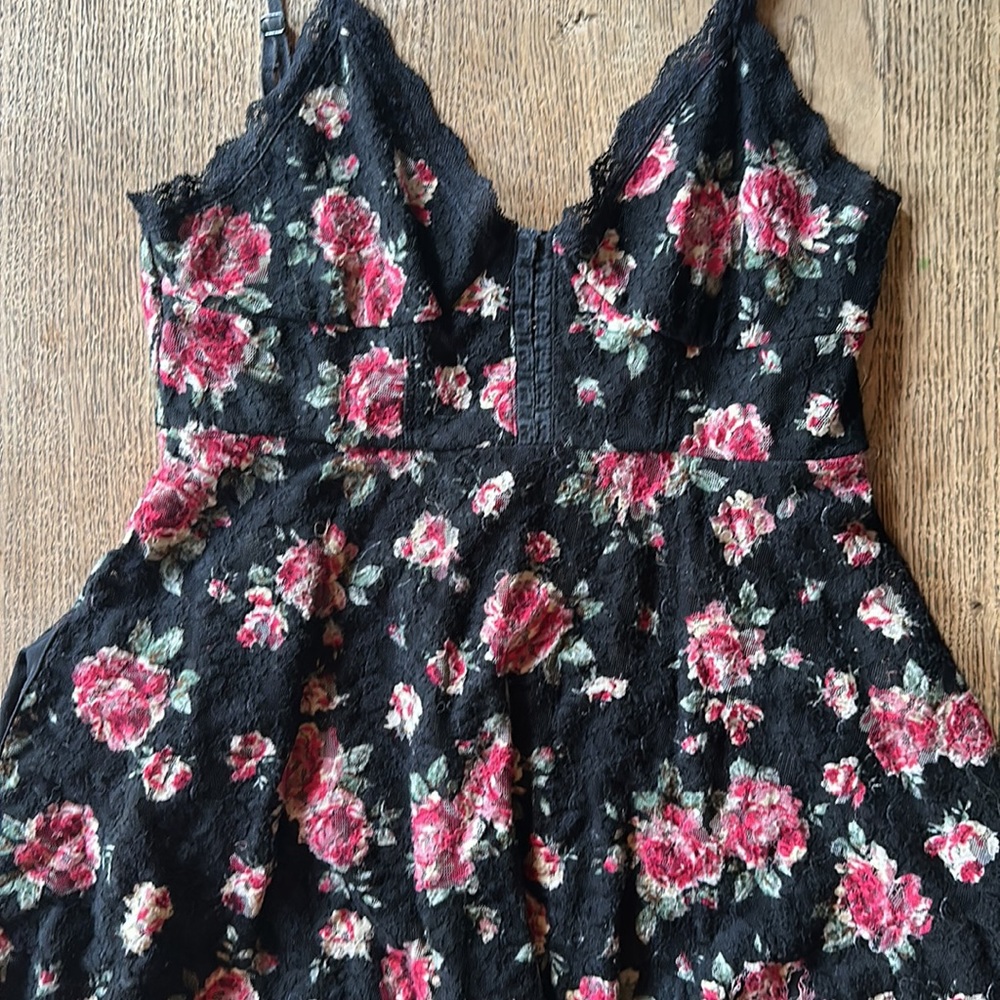 ✨ Bestsy Johnson ✨ Vintage style Floral Rose Lace Dress ✨